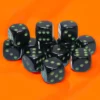 Kości Chessex - kostka k6 16mm - Opaque Black/green