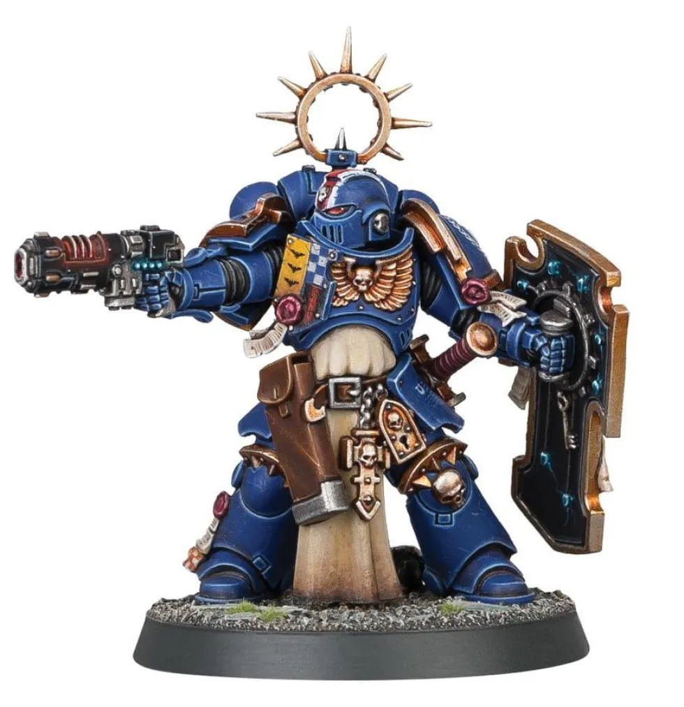 Space Marines: Lieutenant with Storm Shield (Warhammer 40,000)